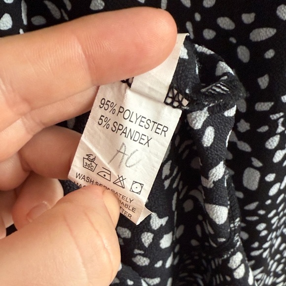 Chic Black and White Long Sleeve Dress - Picture 5 of 8